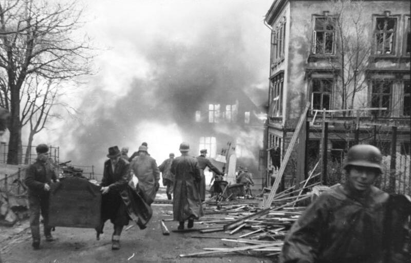 Bergen burning after the 1944 Voorbode explosion in the harbour