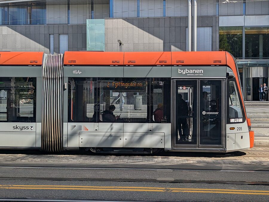 The Bergen light rail Bybanen at a station with the city beyond