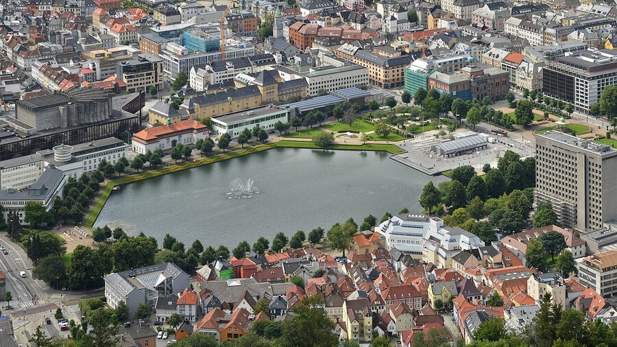 The fountain at Lille Lungegårdsvann lake in central Bergen