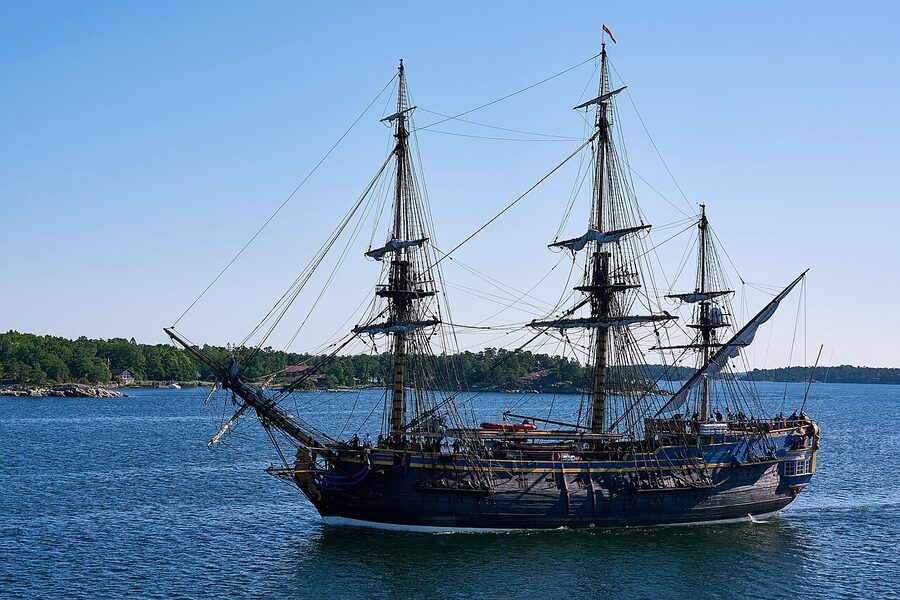 Tall ship Götheborg sailing through the Stockholm archipelago