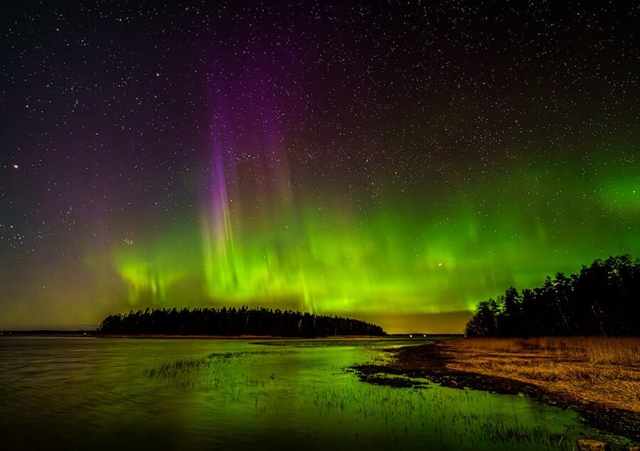 Aurora over the Askainen shoreline