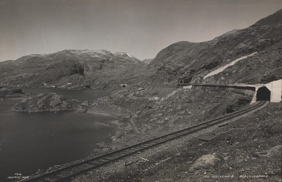Bergensbanen train passing Lake Kleivevatn in Hordaland, Norway