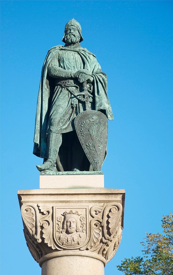 Statue of Birger Jarl in Riddarholmstorget, Stockholm, with the small island's old buildings behind