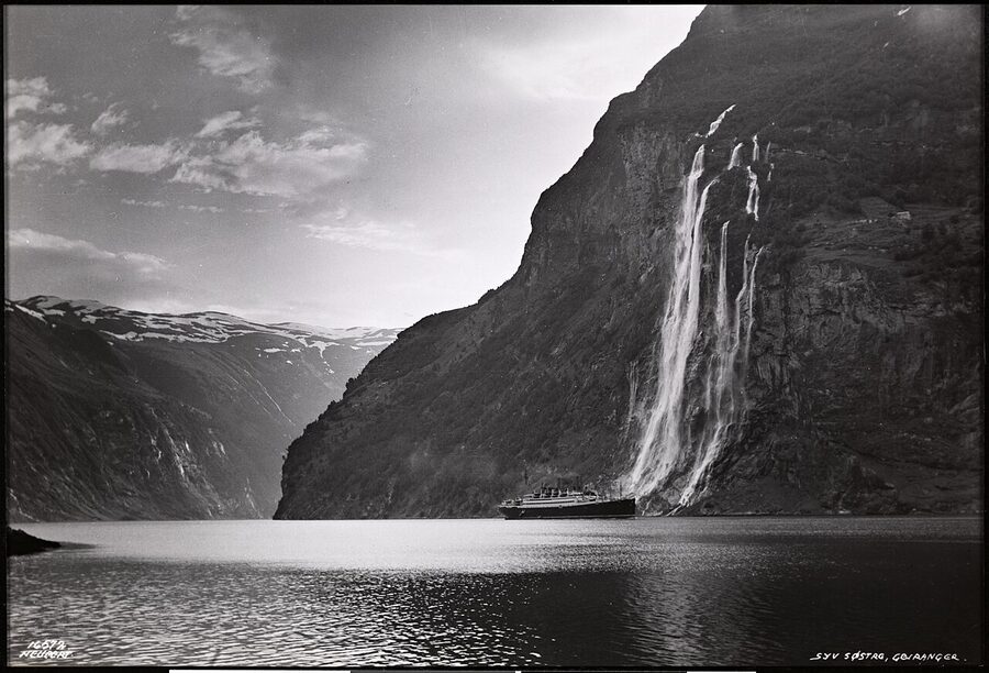 De Syv Søstre waterfall in Geirangerfjord
