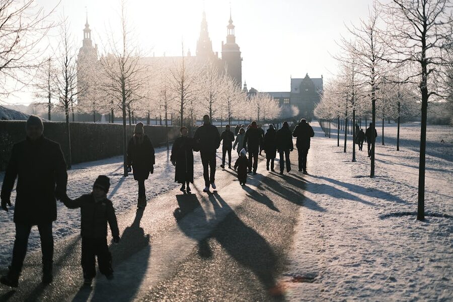 People walking on a snowy path near Frederiksborg Castle