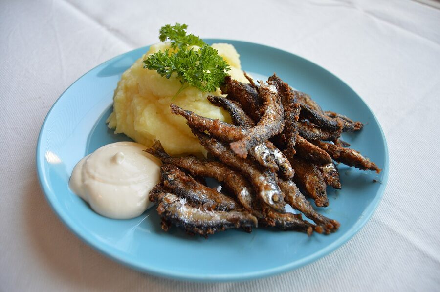 A plate of fried muikku, the small whole vendace fish, paistetut muikut