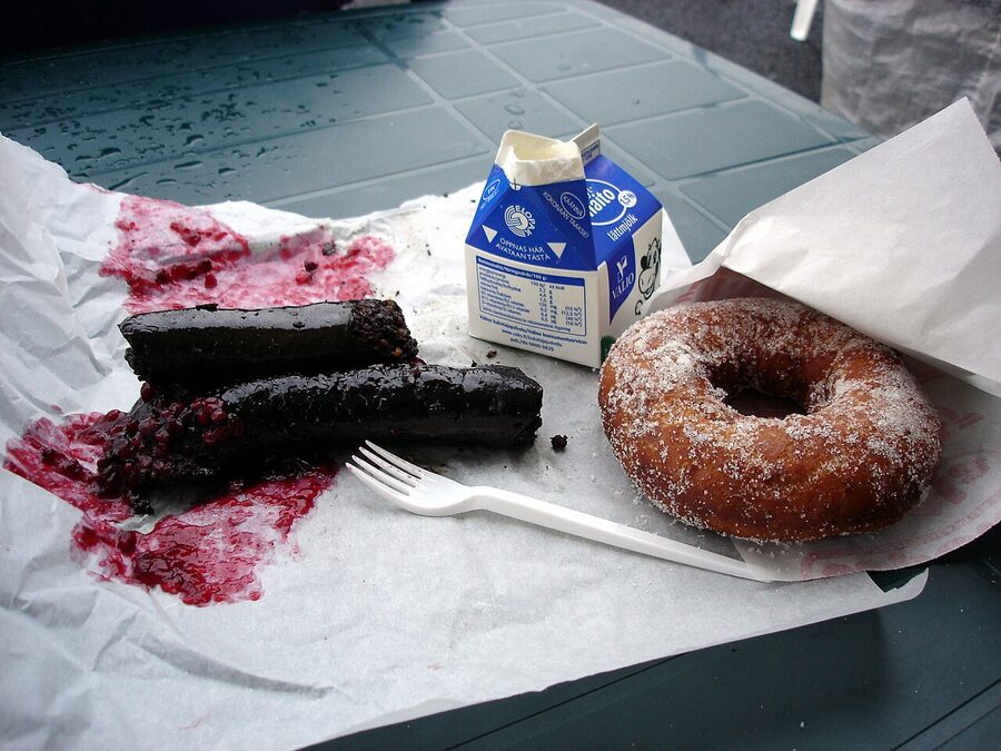 A plate of mustamakkara, Tampere blood sausage, with lingonberry jam and milk