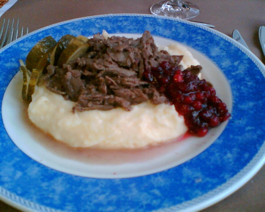 A classic plate of poronkäristys, sautéed reindeer with mashed potato and lingonberry