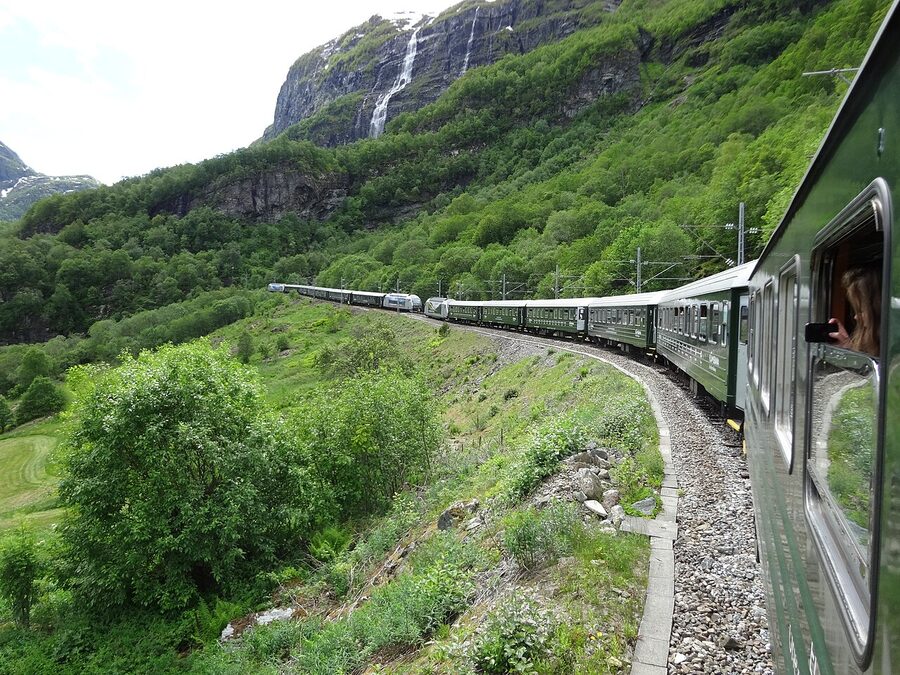 Two Flåm Railway trains passing at Berekvam station