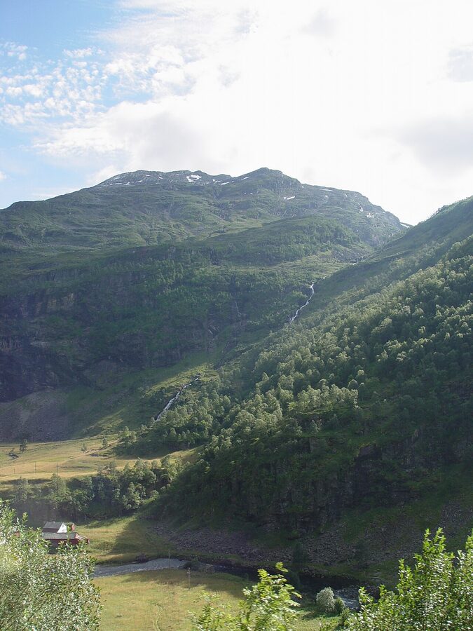 Classic green Flåm Railway carriage exterior