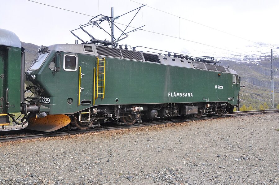 Flåm Railway green El 17 locomotive at Flåm station