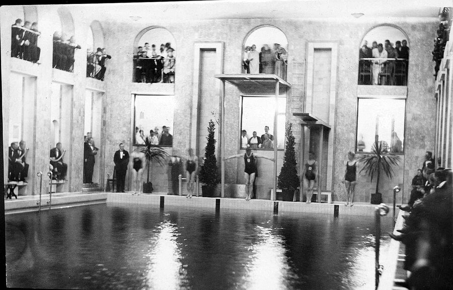 A historical 1928 photograph of Yrjönkadun uimahalli swimming pool