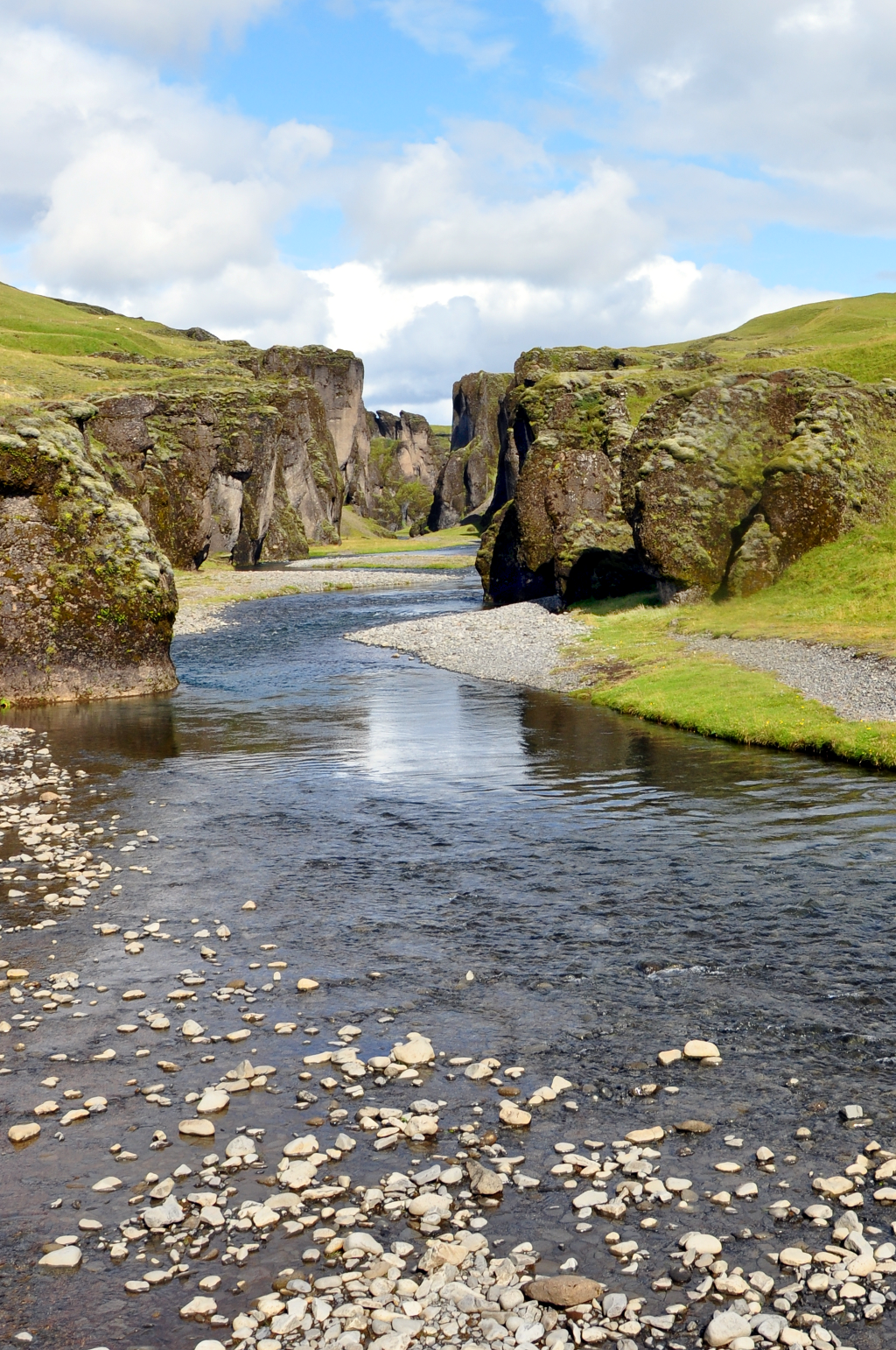 Fjaðrárgljúfur canyon viewed from above
