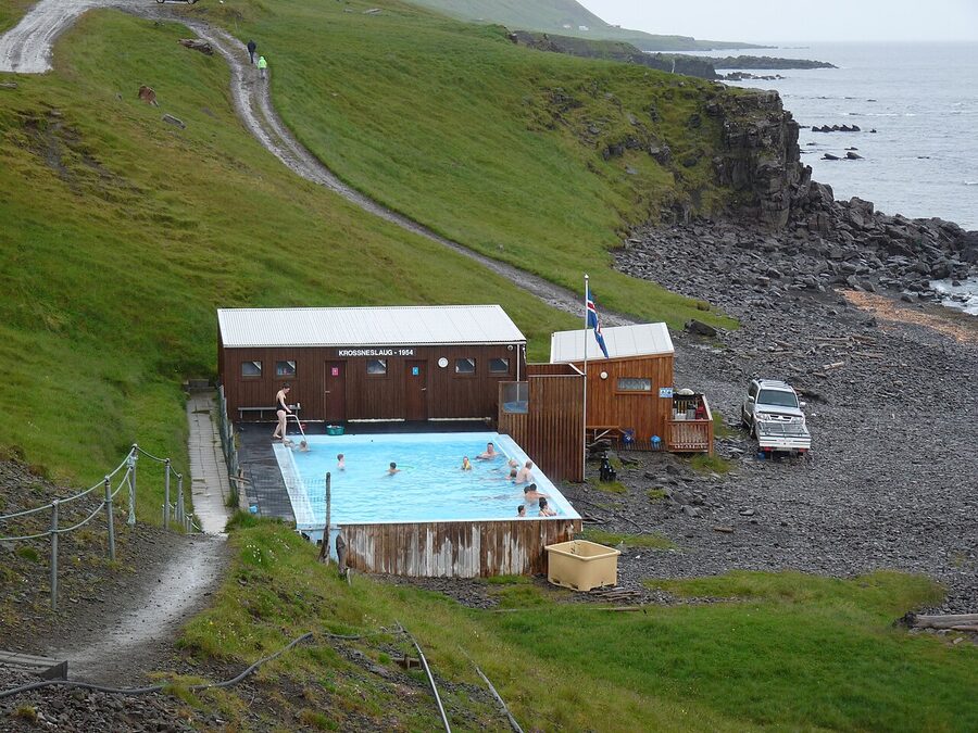 Krossneslaug pool from the south end with the changing hut visible