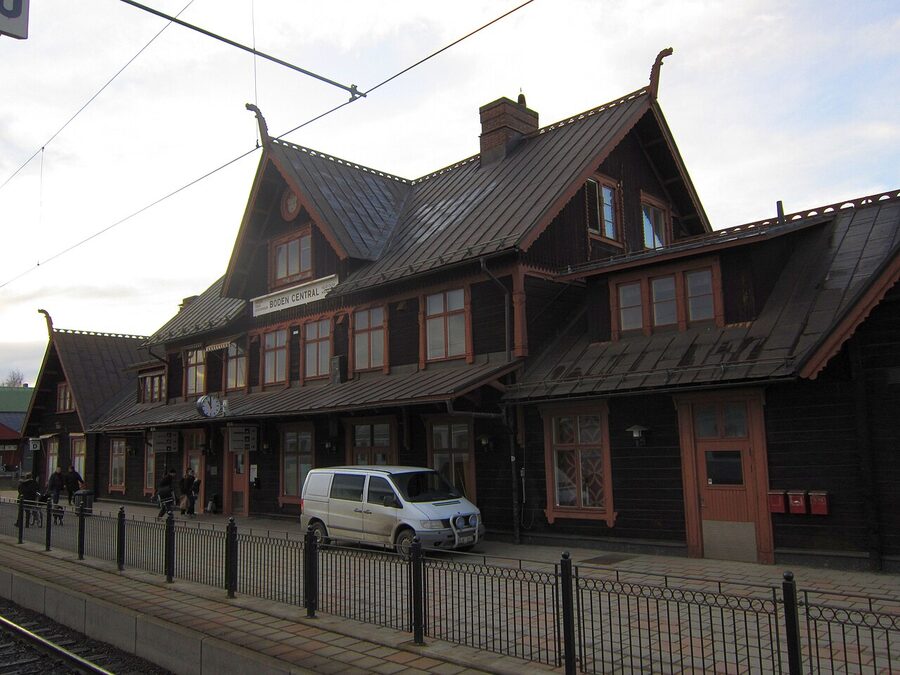 Boden Central station entrance with snow on the platform