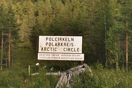 A road sign at Murjek marking the Arctic Circle