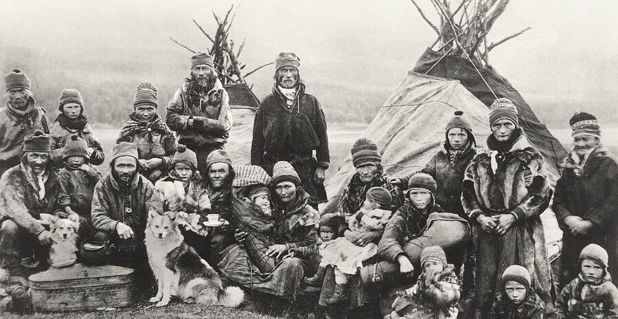 A Sami lavvu (tent) photographed between 1900 and 1920