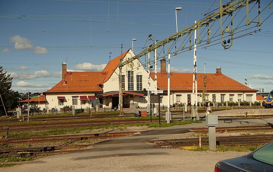 The exterior of Sundsvalls Centralstation at night