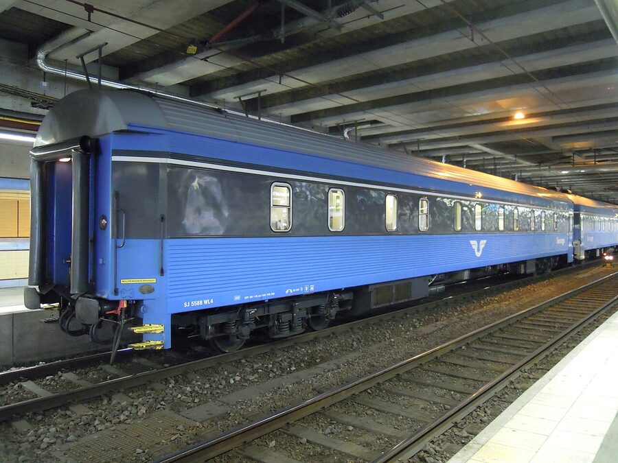 An SJ WL4 sleeper carriage coupled at Stockholm Central