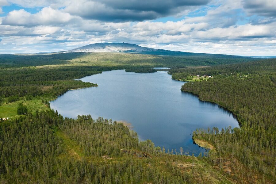 Luosujärvi lake and Ylläs fell in Kolari, June