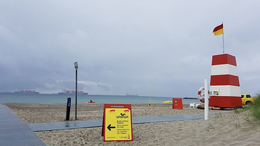 A wooden lifeguard hut on a Skagen beach in summer