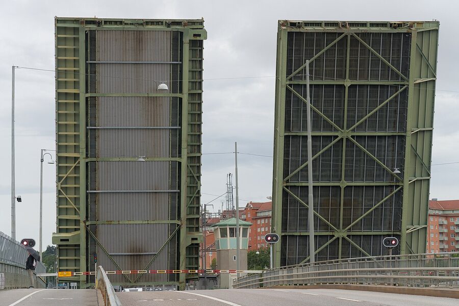 Liljeholmsbron viewed from the Hornstull side, with the bascule open