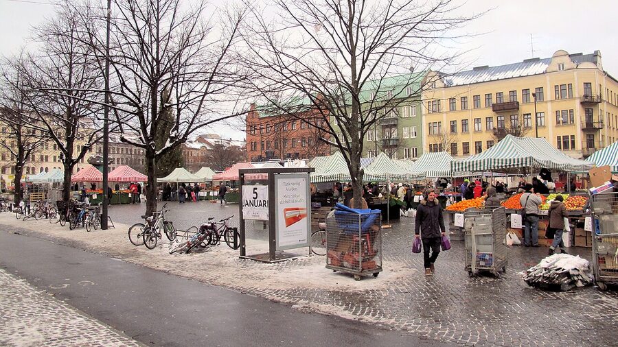 Möllevångstorget on a summer evening, with market stalls and the workers' monument