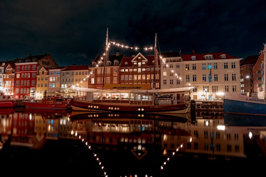 A Nyhavn floating restaurant illuminated at night