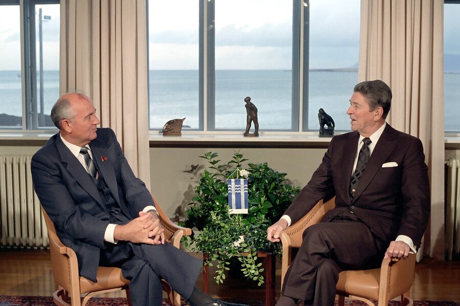 Reagan and Gorbachev meet at Hofdi House during the 1986 Reykjavik Summit