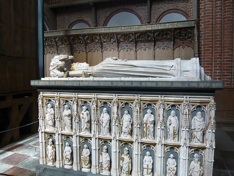 Margrete I sarcophagus side panel detail