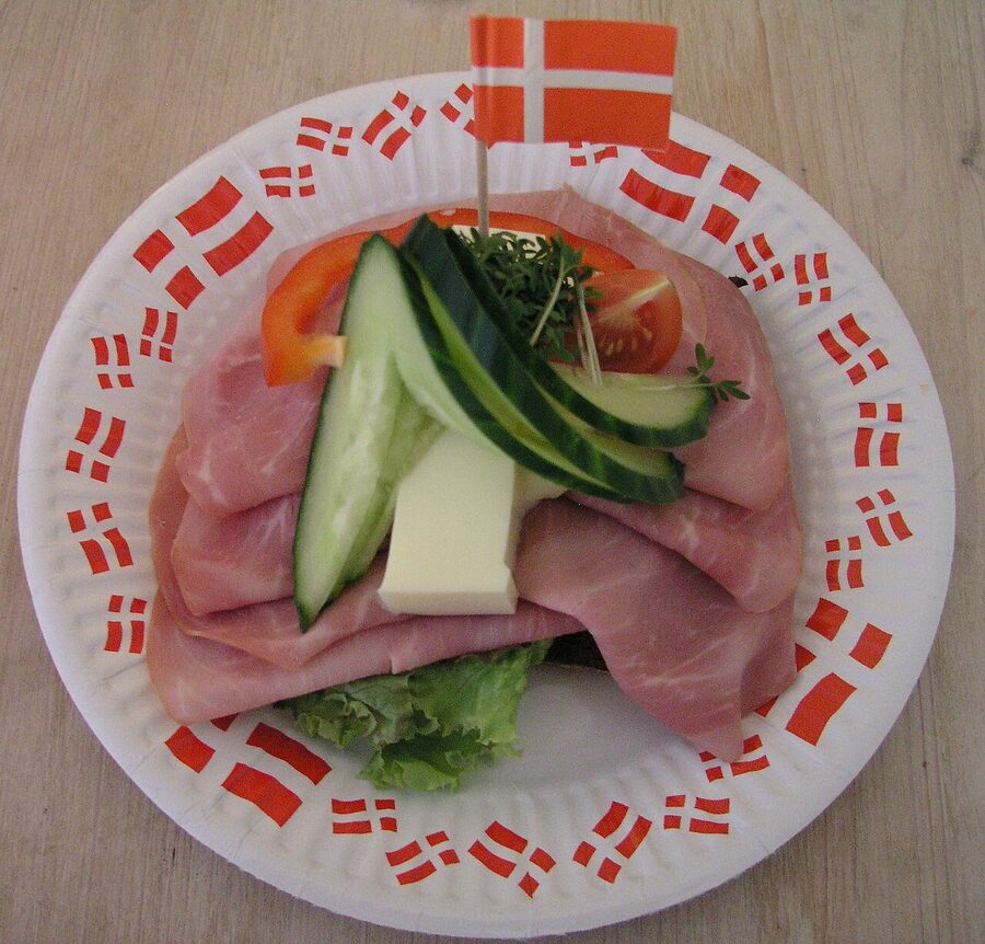 A precisely-plated new-wave smørrebrød on rugbrød