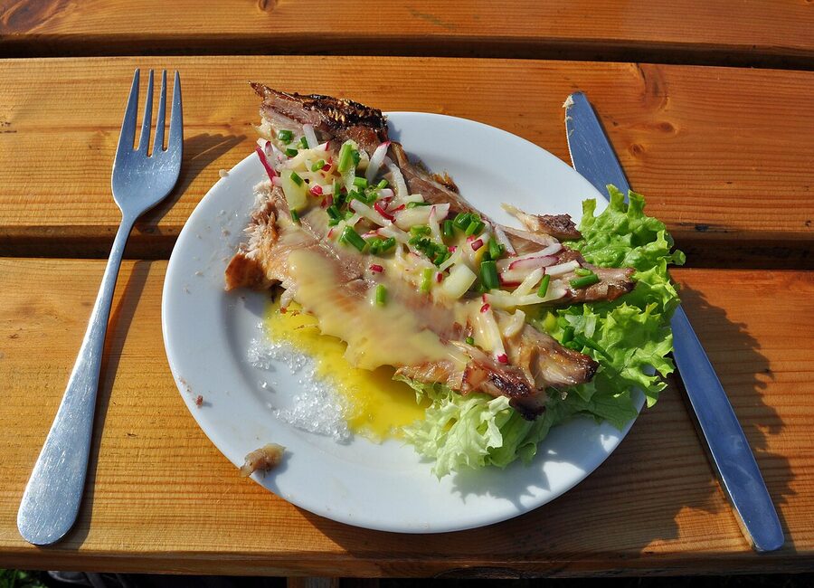Sol over Gudhjem: smoked herring with raw egg yolk and chives on rugbrød