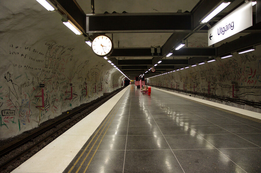 Hallonbergen platform Stockholm tunnelbana
