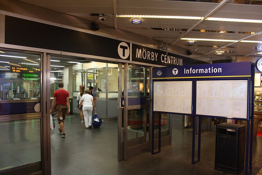 Mörby Centrum platform Stockholm tunnelbana