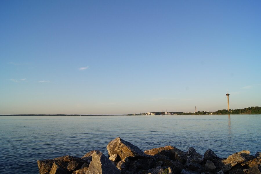 Lake Näsijärvi by Näsinneula, with rocks and shoreline in summer