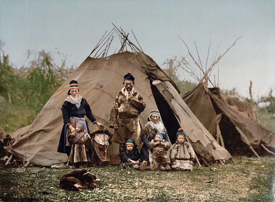 Sami family photographed around 1900 in Sapmi