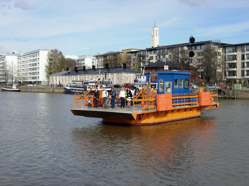 The Föri municipal ferry crossing the Aurajoki river in Turku