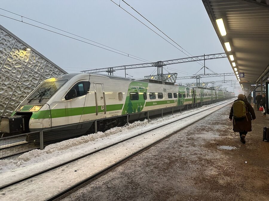 A green Sm3 Pendolino train at Pasila in Helsinki, the type used on the Helsinki-Turku line