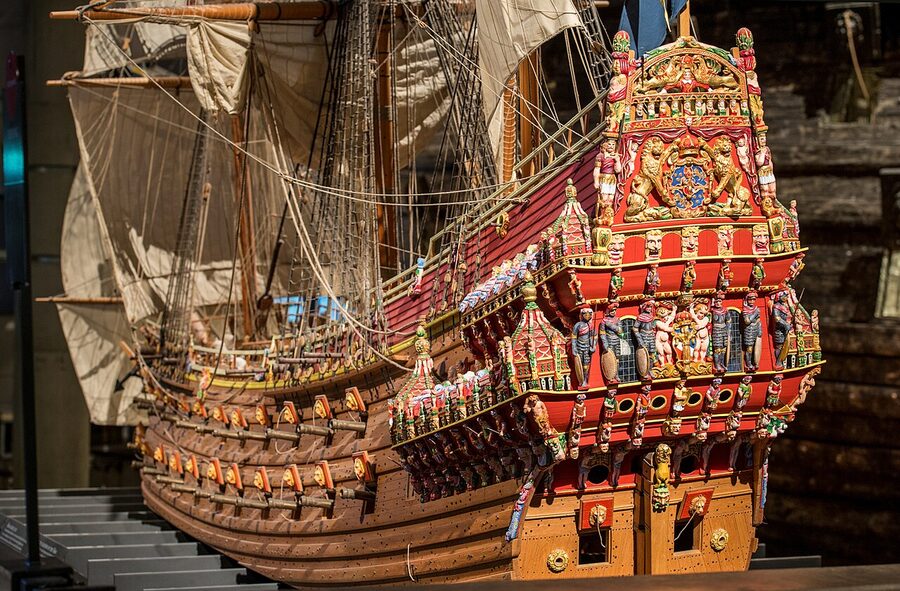 Painted model of the Vasa stern, showing the red, blue, and gilded carvings as they would have looked in 1628