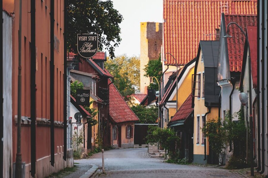 A quiet cobbled street with painted houses inside Visby's old town