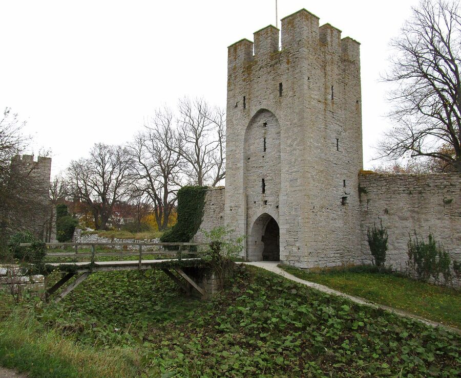The Snäckgärdsporten tower at the north end of Visby's ringmur